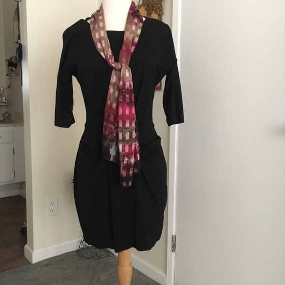 Black dress - Picture 2 of 5